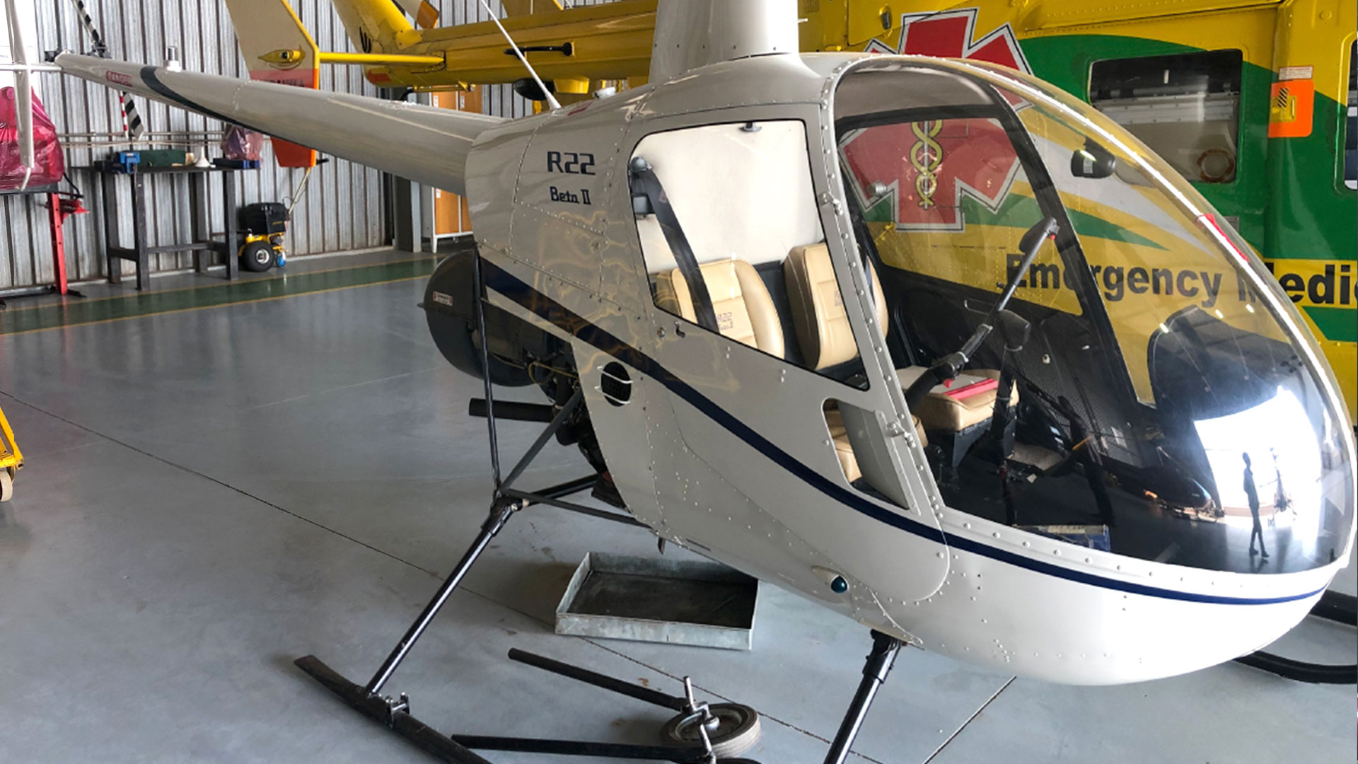 Robinson R22  Smithsonian Institution